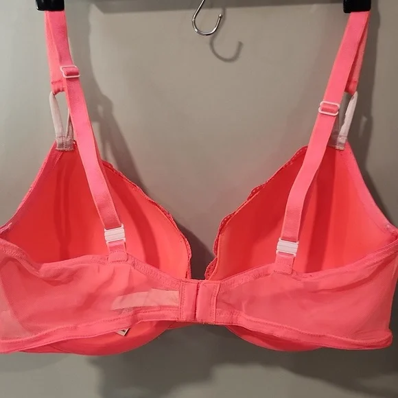 Victoria's Secret Pink Bra with Molded Cups and Smooth Finish - Picture 4 of 8